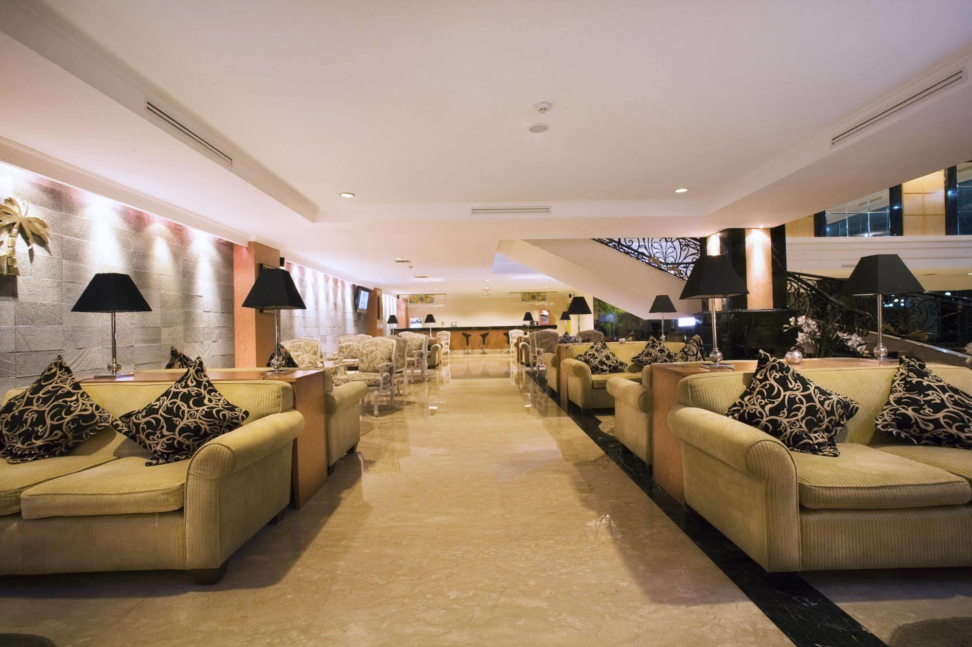 Aston Tropicana Hotel Bandung Exterior foto