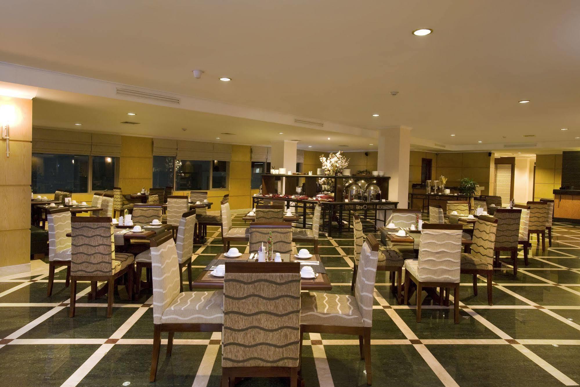 Aston Tropicana Hotel Bandung Exterior foto